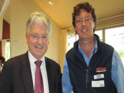 Peter_Dunne_with_Zane_Mirfin_002.jpg